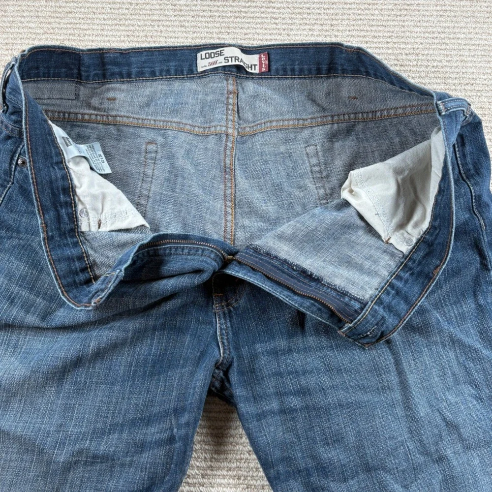 Levi's 569 Loose Straight Jeans Mens 42x30 Tag 42x28 Actual Med Wash Blue Denim